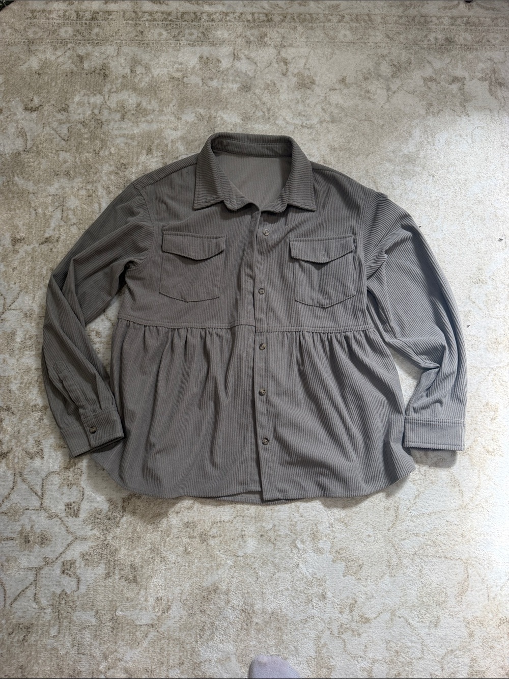 Women’s Button-Front Long Sleeve Shirt Jacket in Taupe corduroy